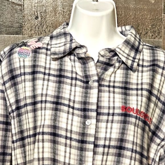New SOULCYCLE Button Down L/S Plaid Gray White Wheel Flannel Shirt | Xs - Picture 3 of 7